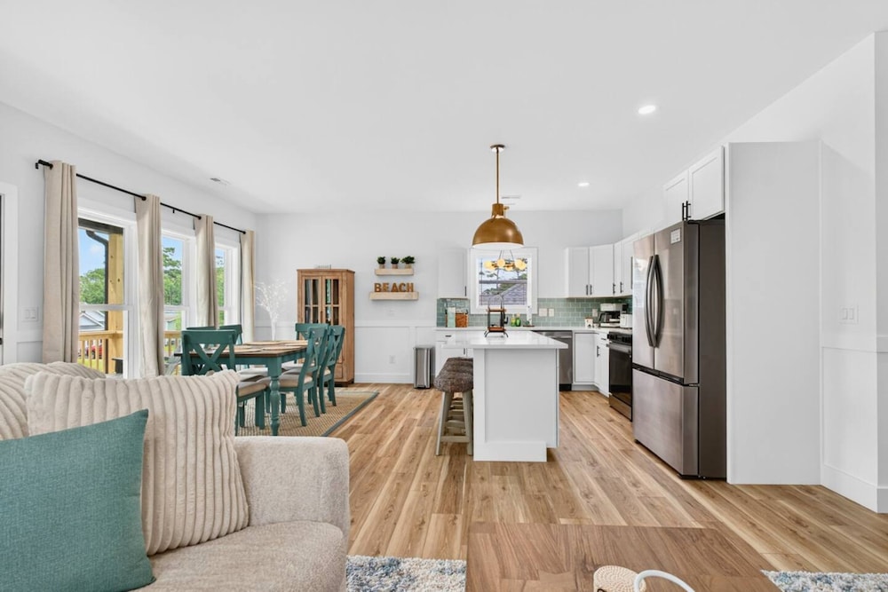 New Listing Luxury House 5 Min Walk to Beach