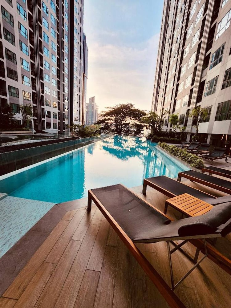 Pattaya Central, Awesome View