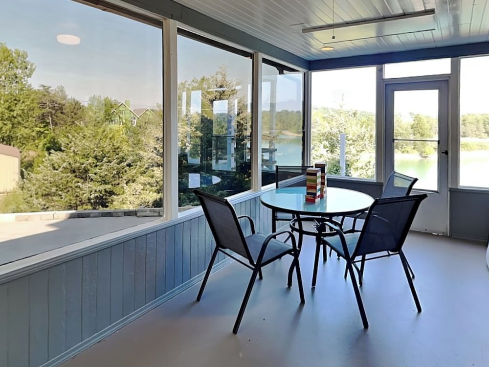 Tranquil Cove by Jackson Mountain Rentals