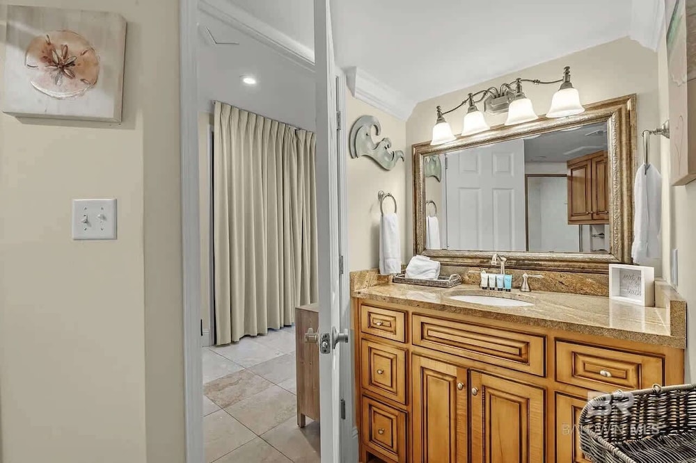 1 bed Beach Pools Waterfront Boating Palmaway