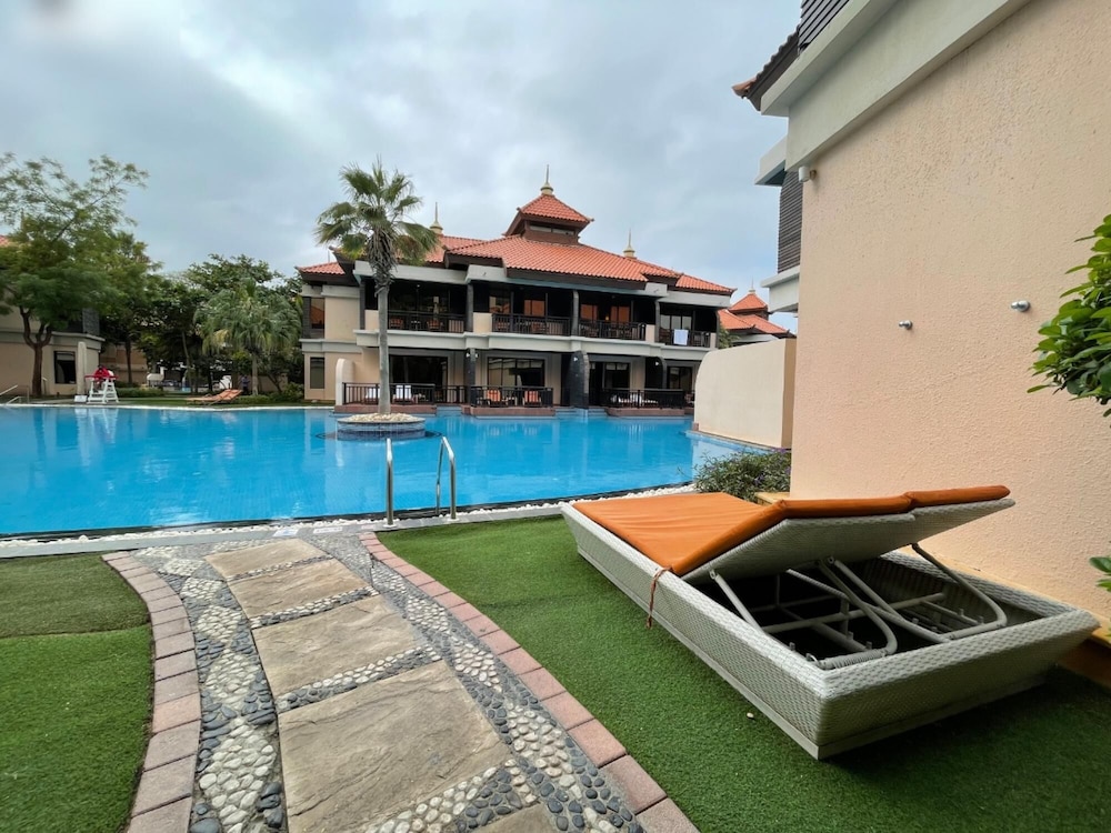 Sea View Super Luxurious Resort at Palm