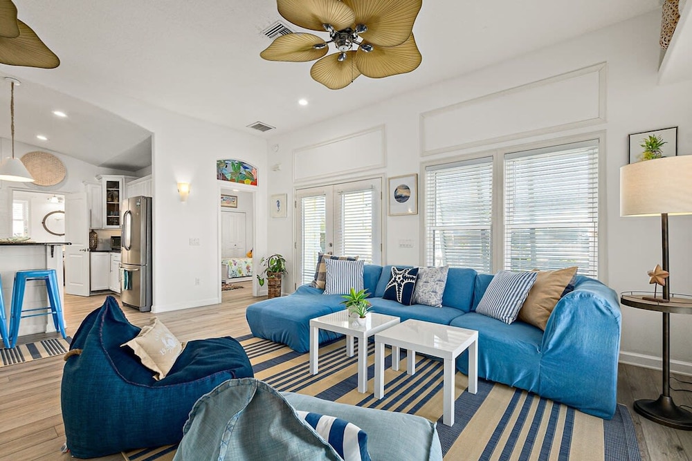 Perfect Beach House 2min Walk With Heated Pool and Hot Tub 4 bed 3 Bath With Pet Friendly