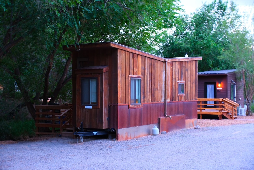 Cedar Creek Lodging & RV Park view 4