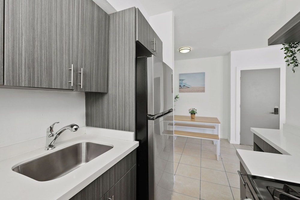 Harding Avenue Apartments by Andes STR