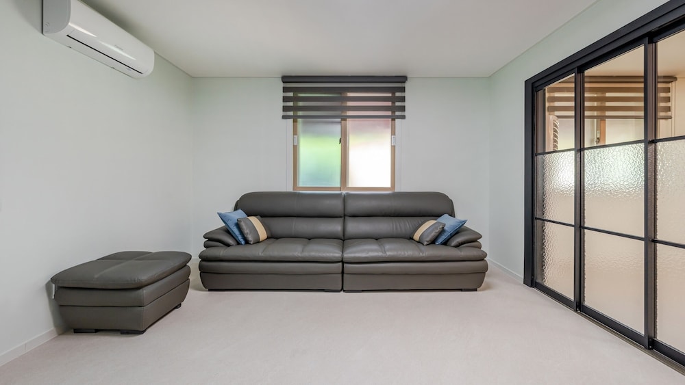 Yeosu Family House Private Pension