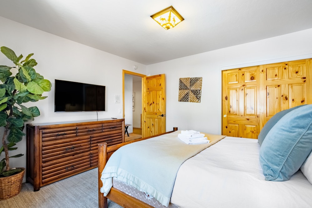 Endless View Lodge by Avantstay Incredible Views Close To Bear Mountain Ski Resort w Hot Tub