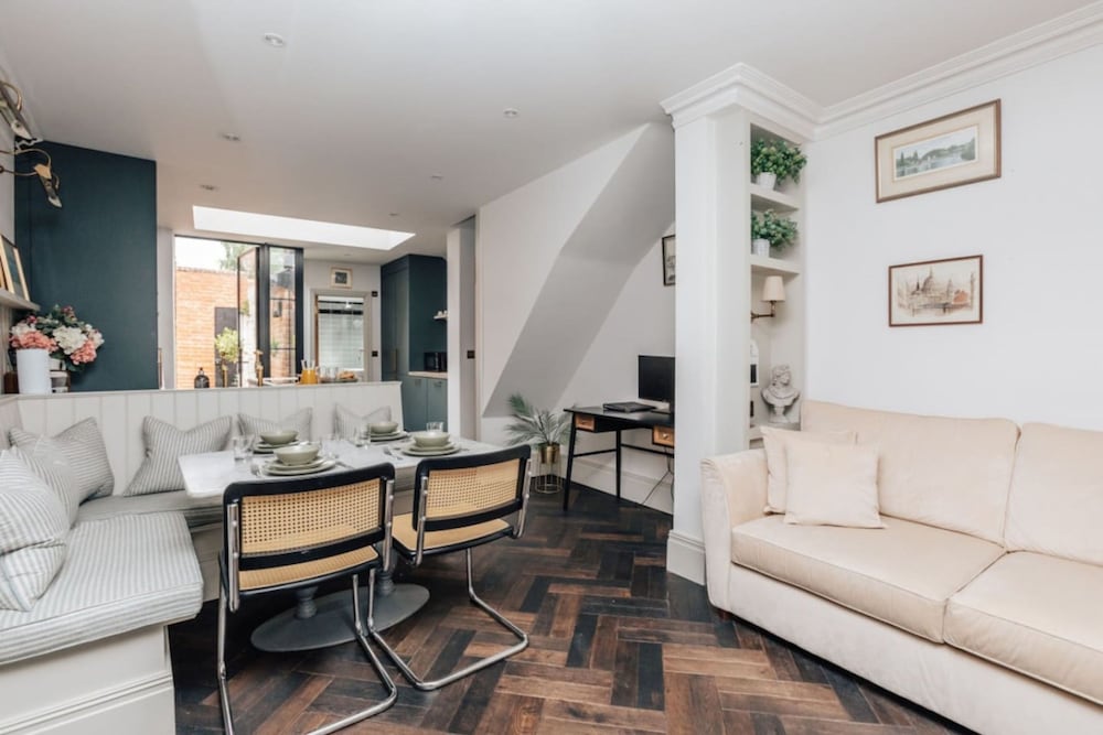 The Emerald - Central Henley 2 Bedroom House - From 145 Per Night