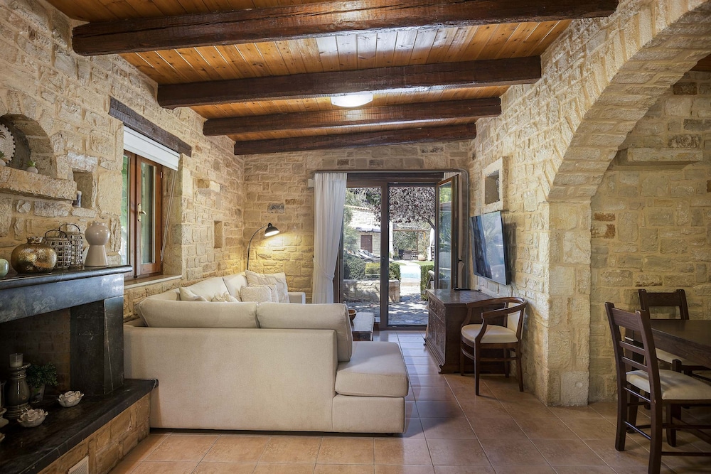 Maratho Villa - With Private Pool