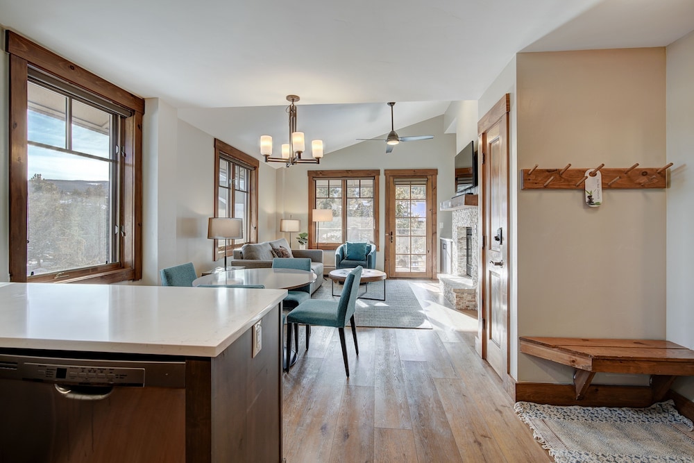 Beautifully Updated Mountain Chic Condo 1 Bedroom Condo