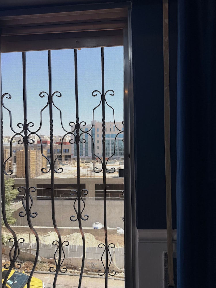 3bedroom Aprt of 200sqm Near Movenpick Hotel Amman