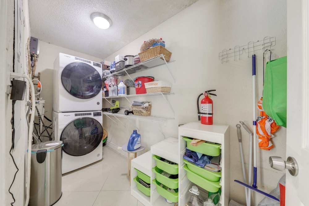 Fishing Dock & Canal Views: Fort Lauderdale Home!