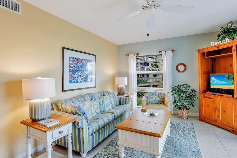 Bungalow-style Beachfront Condo With Pool