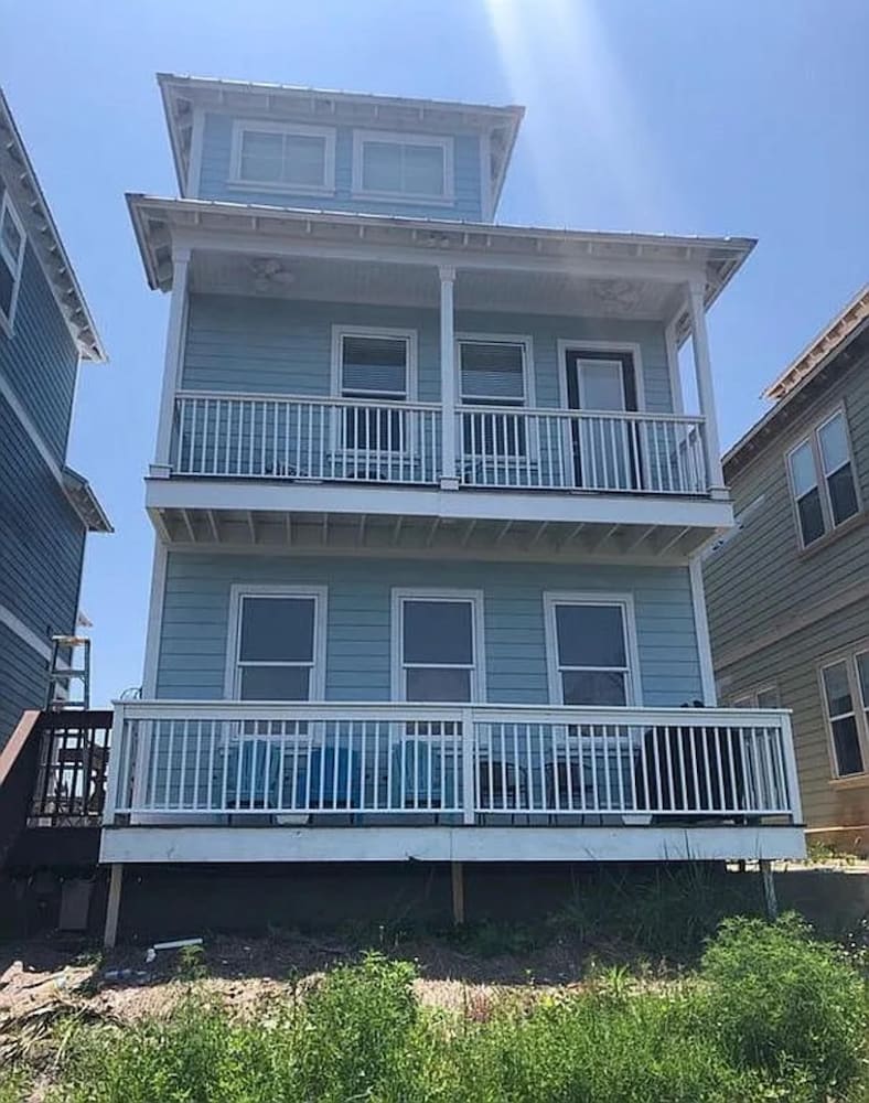 Beach House - Waterside Paradise by PHG