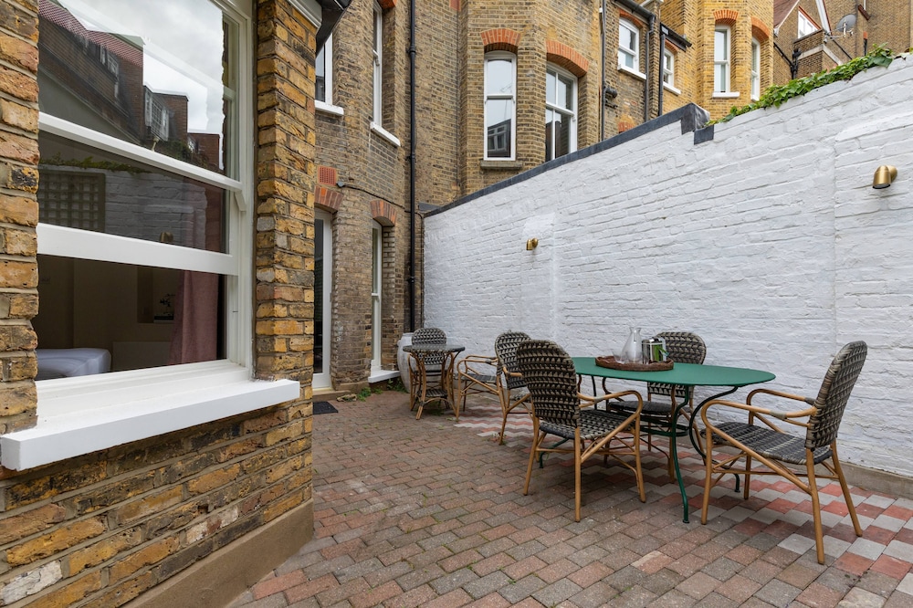 Tite Street IX by Onefinestay