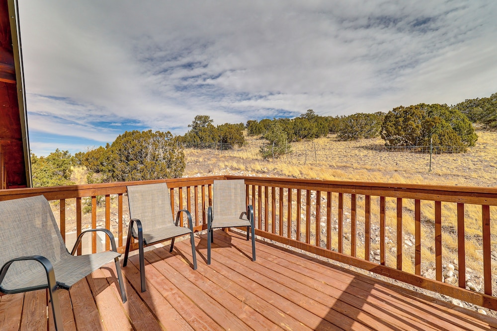 3 Mi to Trails: Secluded Eagar Cabin w/ Mtn Views!