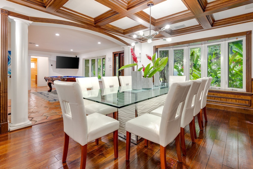 Coral Ridge Getaway by Avantstay Pool Hot Tub Billiards 5mins to Beach