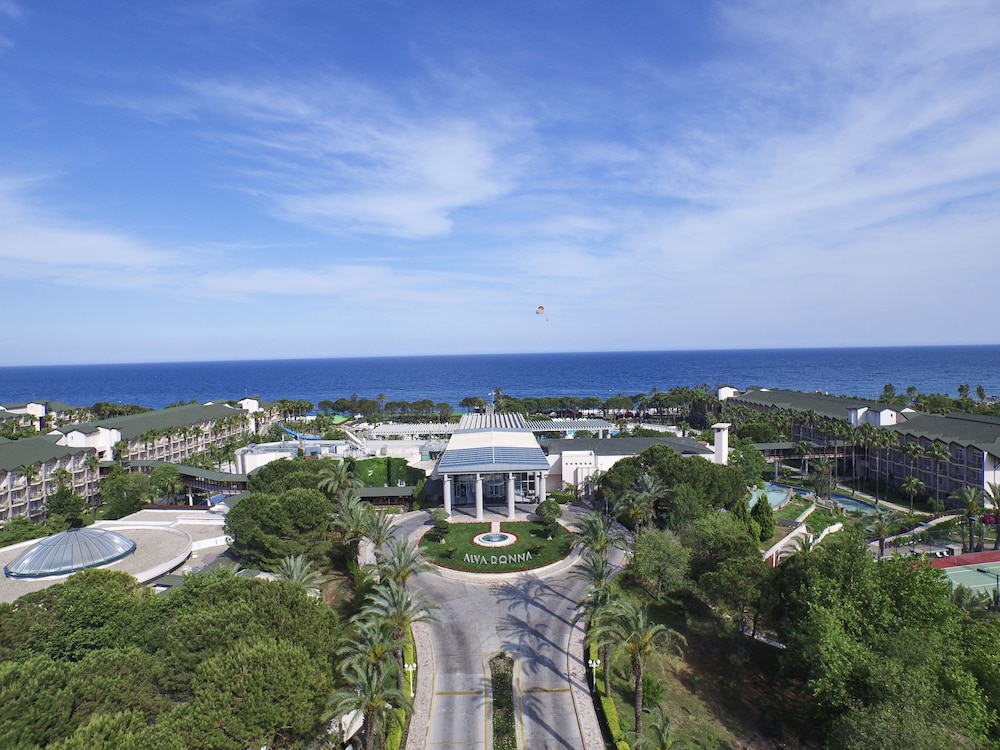 DOBEDAN WORLD PALACE