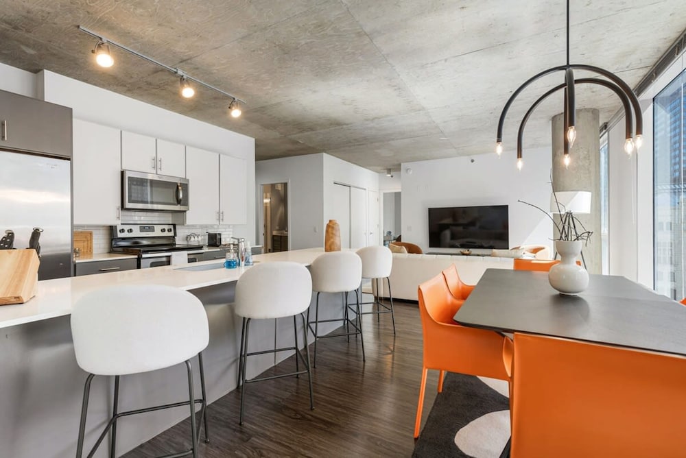 Group Home 3 Luxe Apts Spacious Central