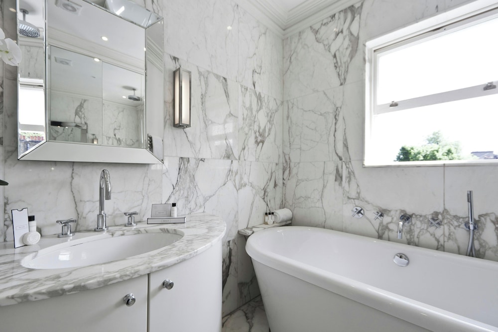 St Anns Road by Onefinestay