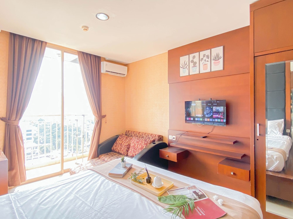 Warm Wood Accents Studio At Mangga Dua Apartment