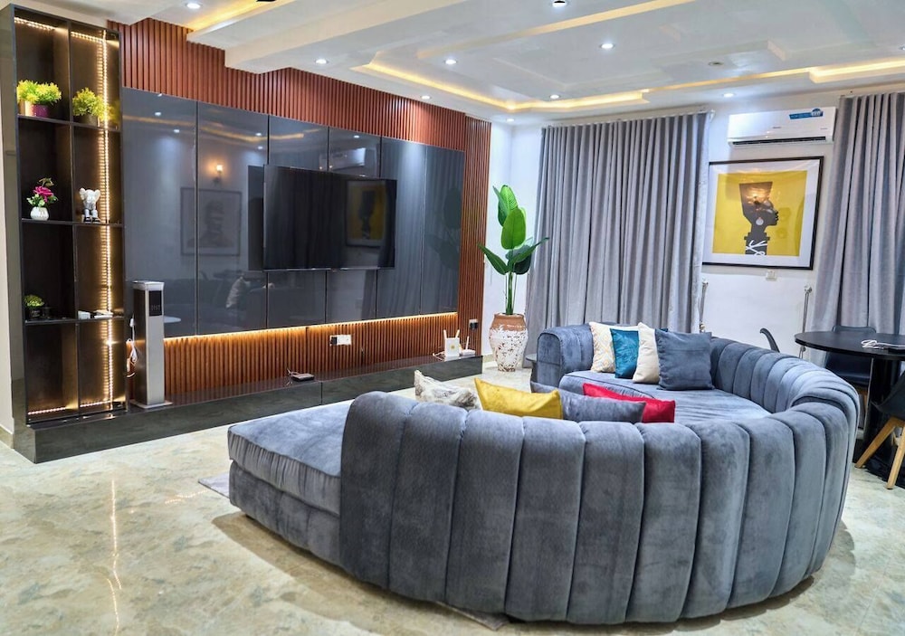 The Paradise Court