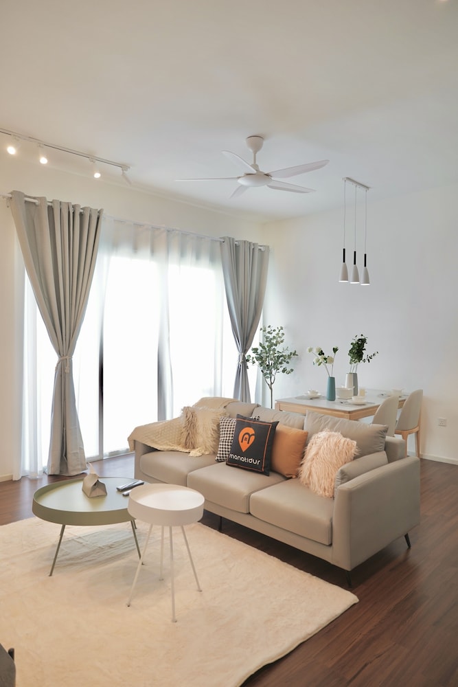 UNA Serviced Apartment by Manatidur