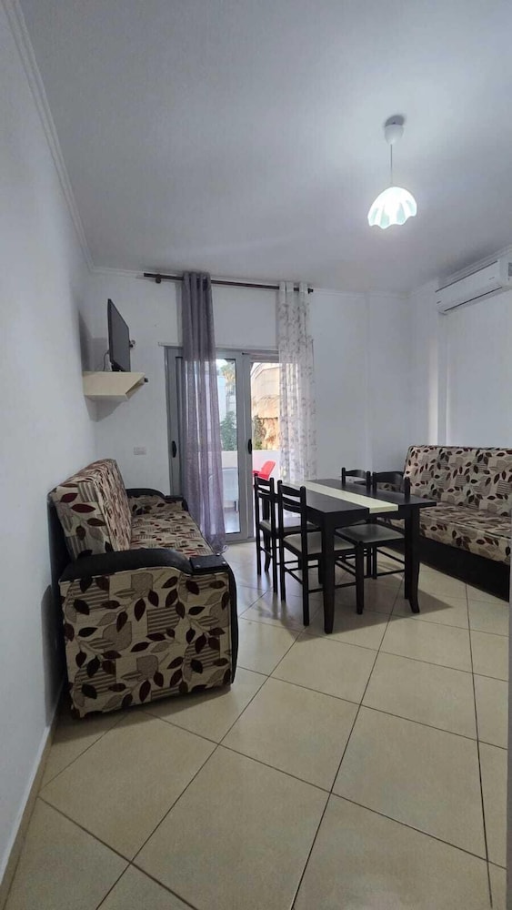Tirent Apartment - Your Beach Home in Vlorë