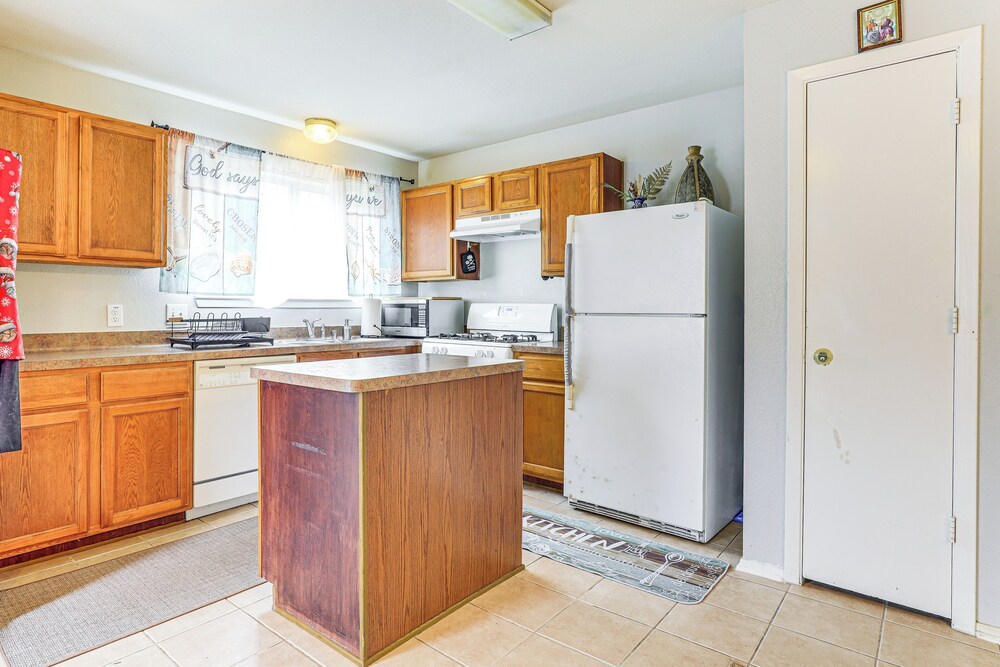 12 Mi to Energy Corridor: Family Home w/ Grill!