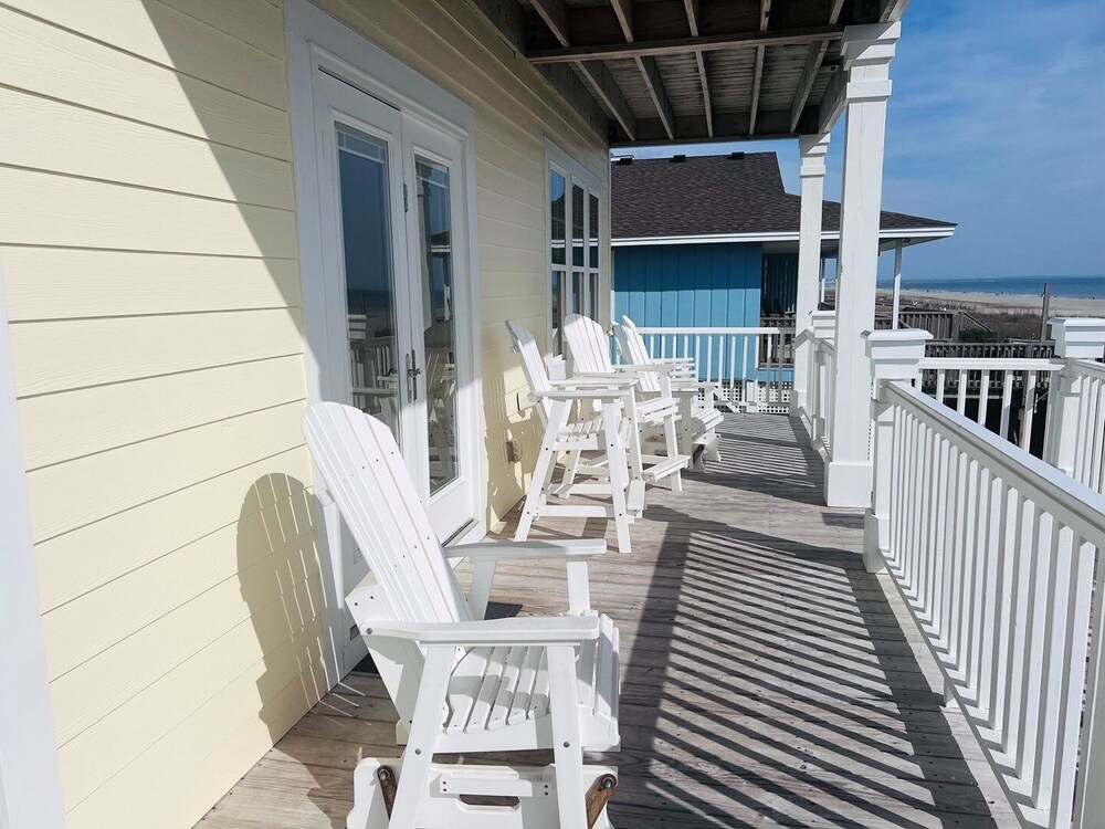 1 Ez Access 4 Bedroom Home by RedAwning