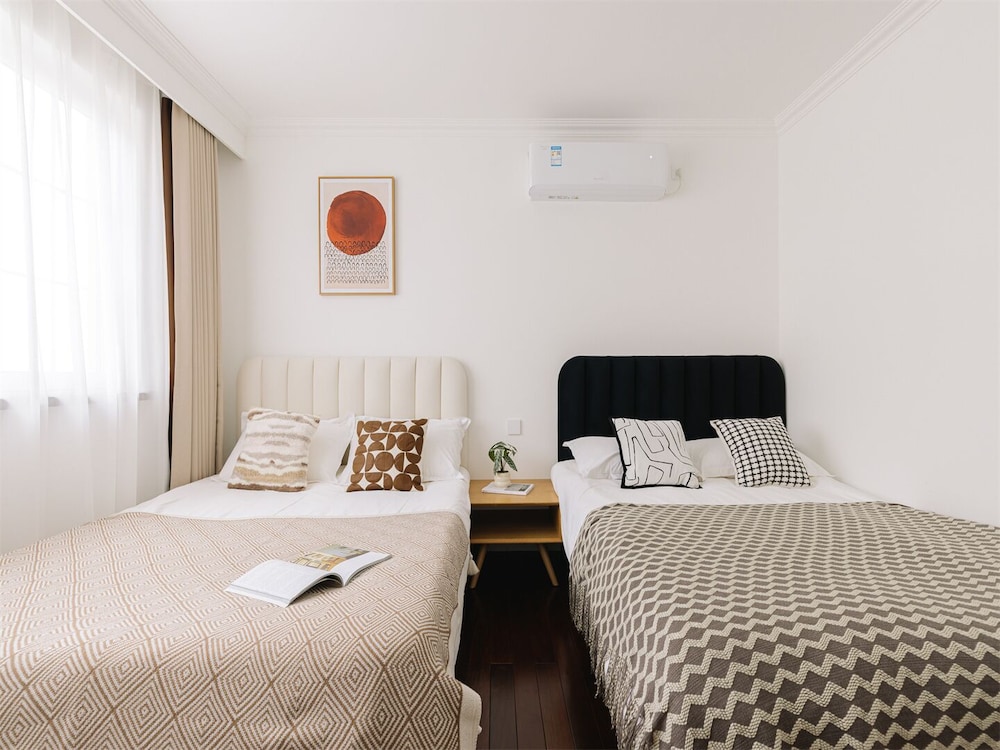 Book and Bed-People's Square