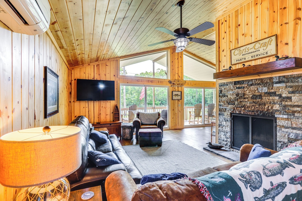 Walk to Lake: Kelleys Island Gem w/ Deck!