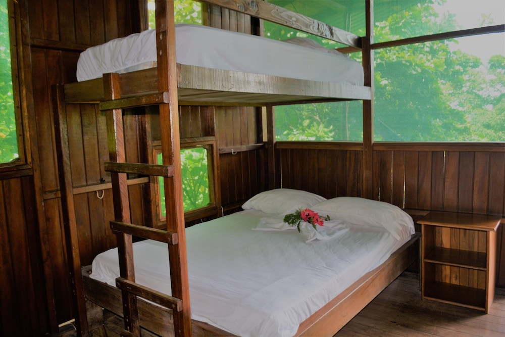 The Lookout Inn Lodge