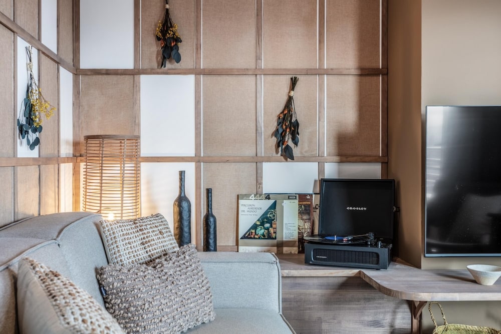 Triana - 1 Bedroom Apartment in Trafalgar