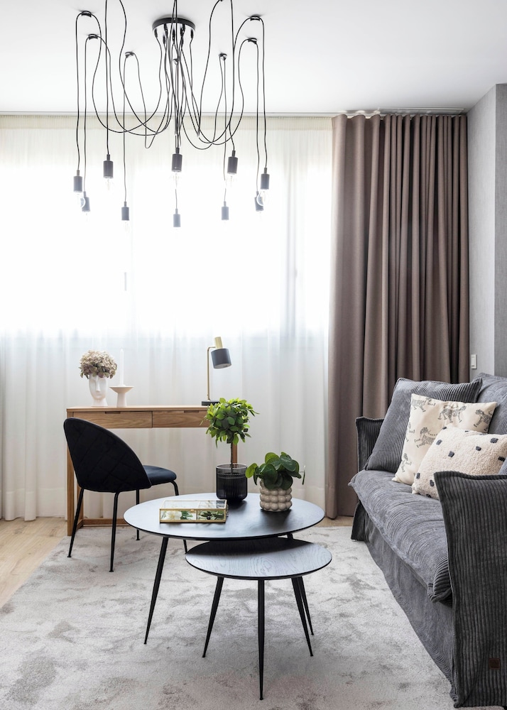 Modern Apartment With Views Urban Sky 26ke