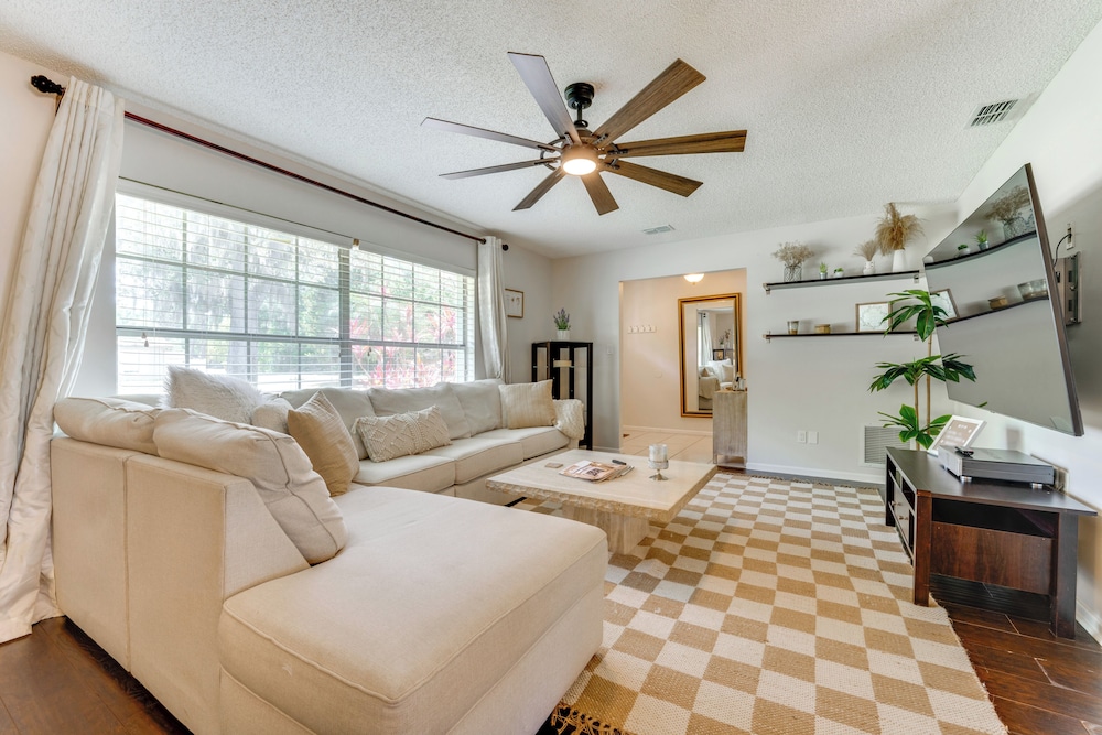 Private Outdoor Oasis w/ Pool: Home in Longwood!
