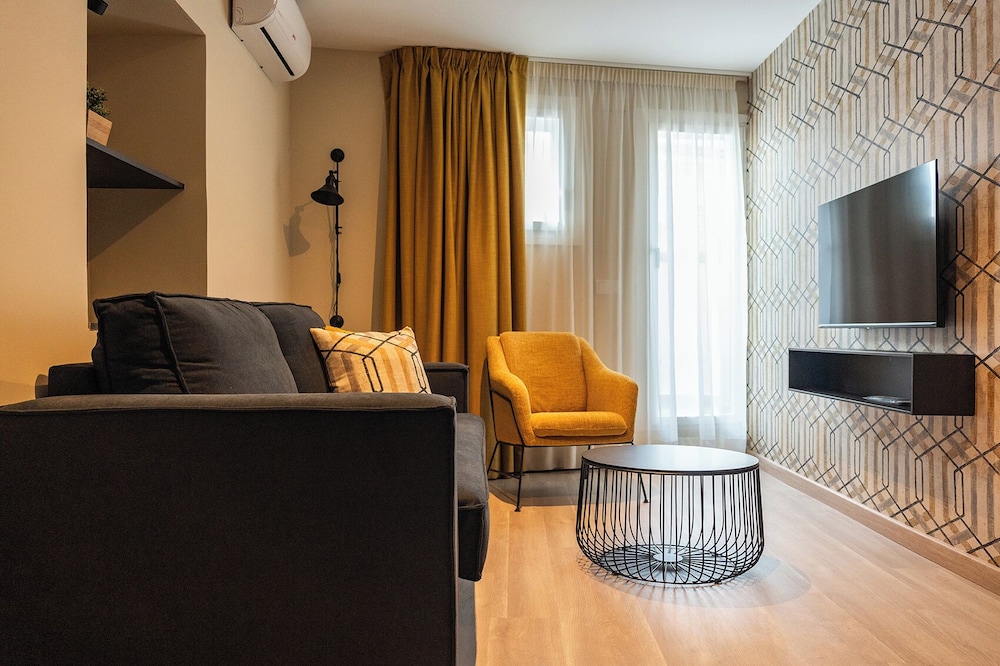Qazris Suites