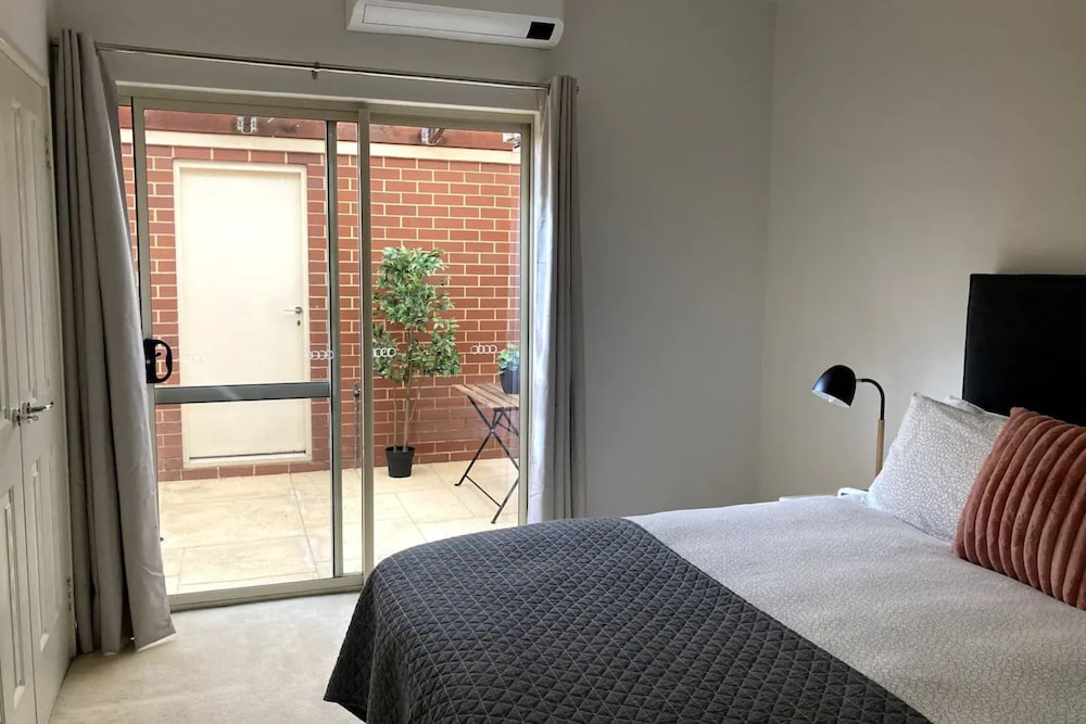 Modern 2 Bedroom Apartment in Perth view 2