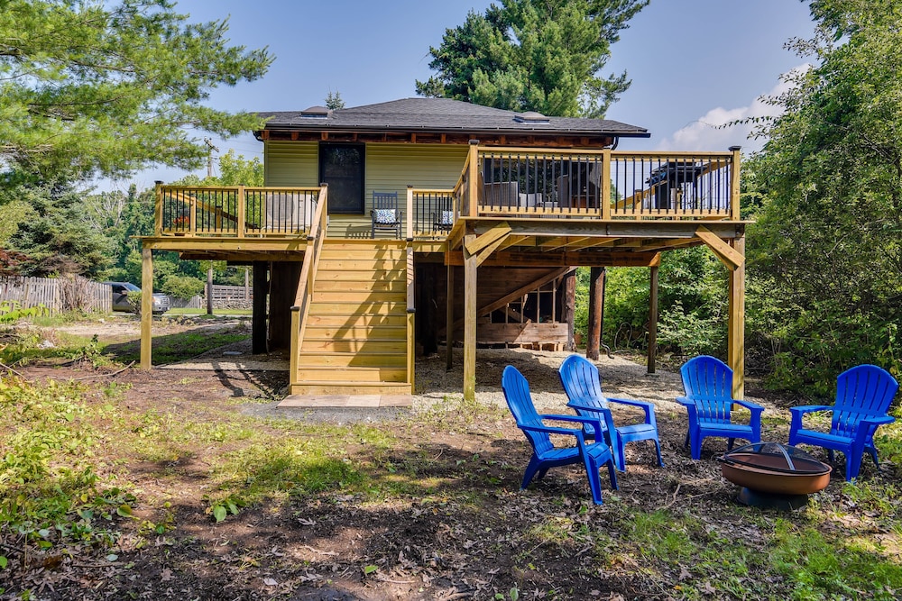 Fairhaven Harbor-front Gem - Steps From the Water!