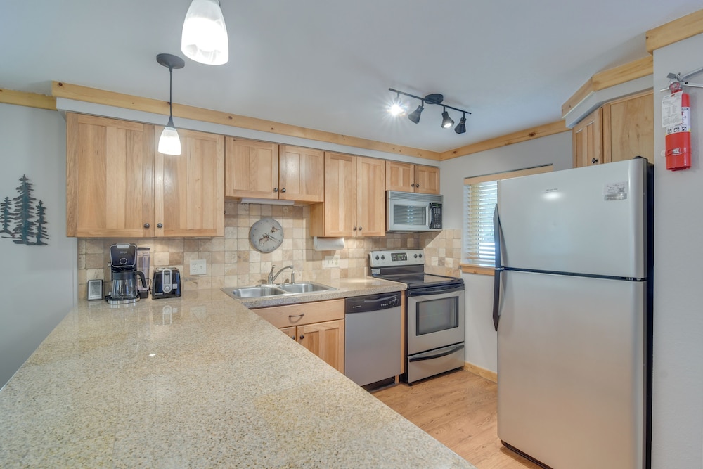 Convenient Winter Park Condo - 3 Mi to Resort!