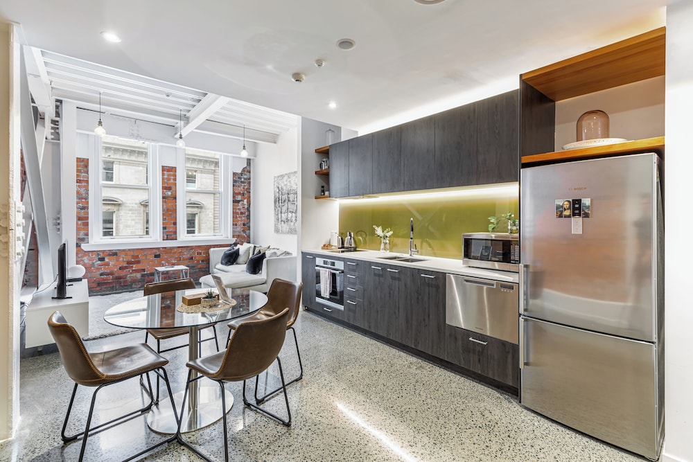 Downtown CBD Apt | Central Walkable | Zodiak Stays