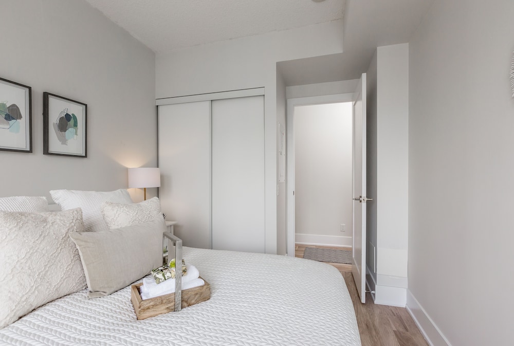 Applewood Suites - CN Tower & Convention