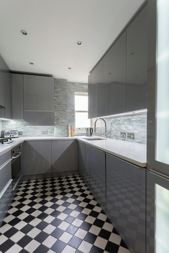 Hyde Park Gate II by Onefinestay