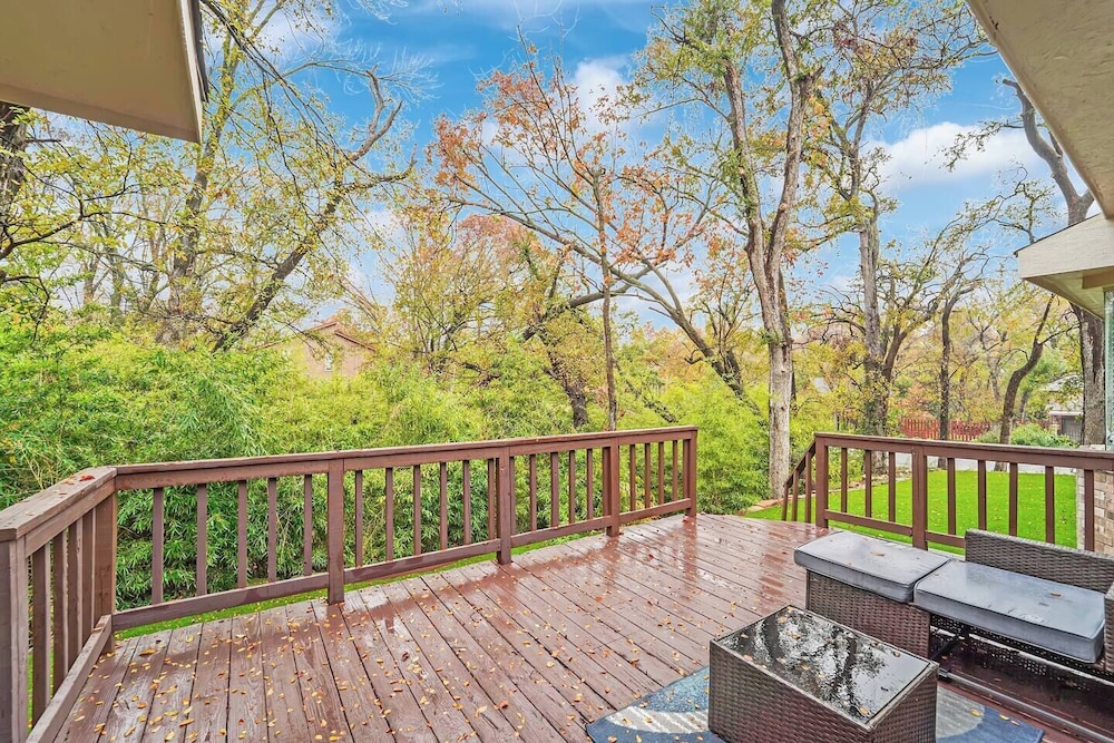 Serene Deck 10 Mins Garland City Square