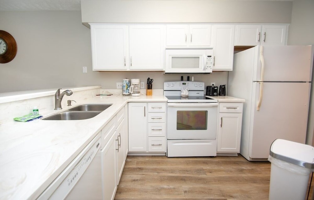Waterway Village 17b 2 Bedroom Condo