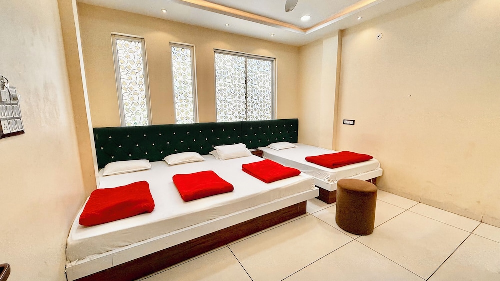 Hotel S C PALACE near Mahakal Temple