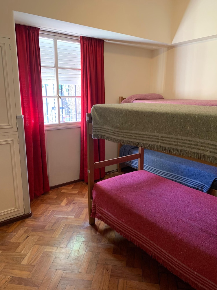 Alamo Hostel & Suites