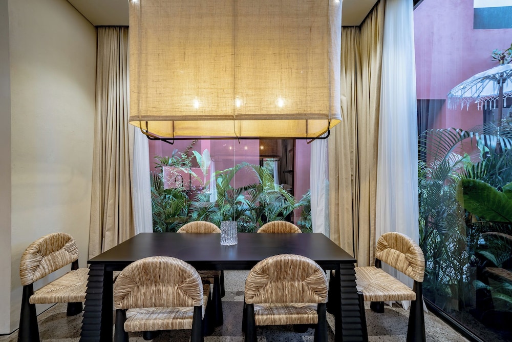 Five Stories - Luxury Villa Retreat