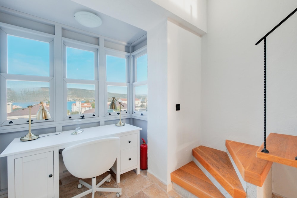 Sea View Duplex w Terrace in Alacati view 4