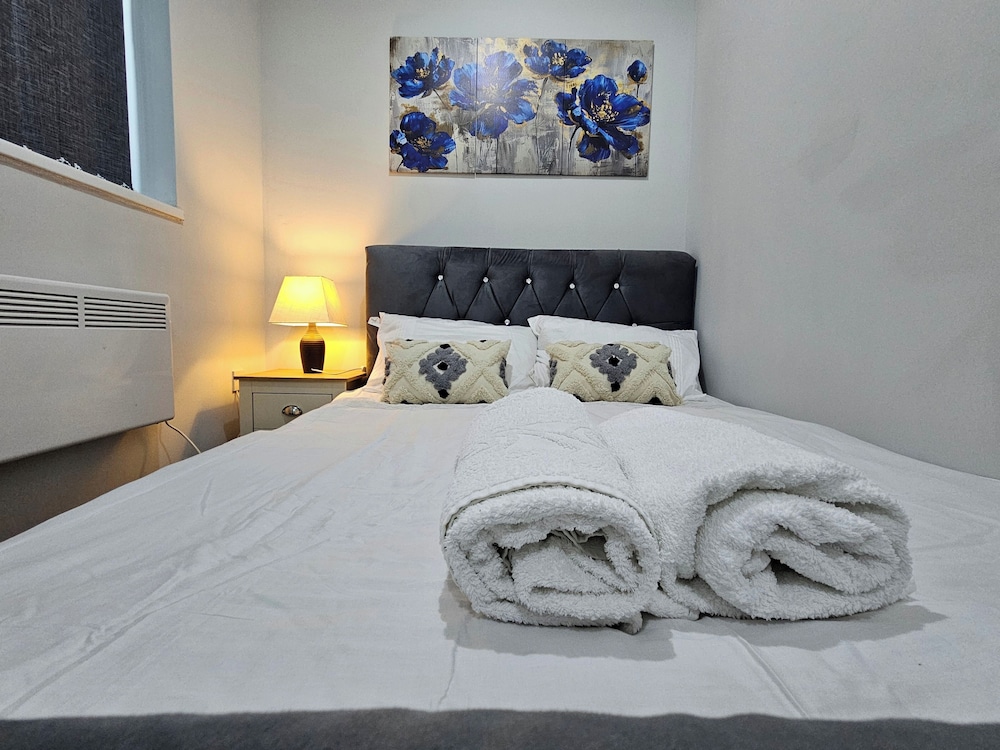Charming Oxford Apartment in Telford - Flat 2