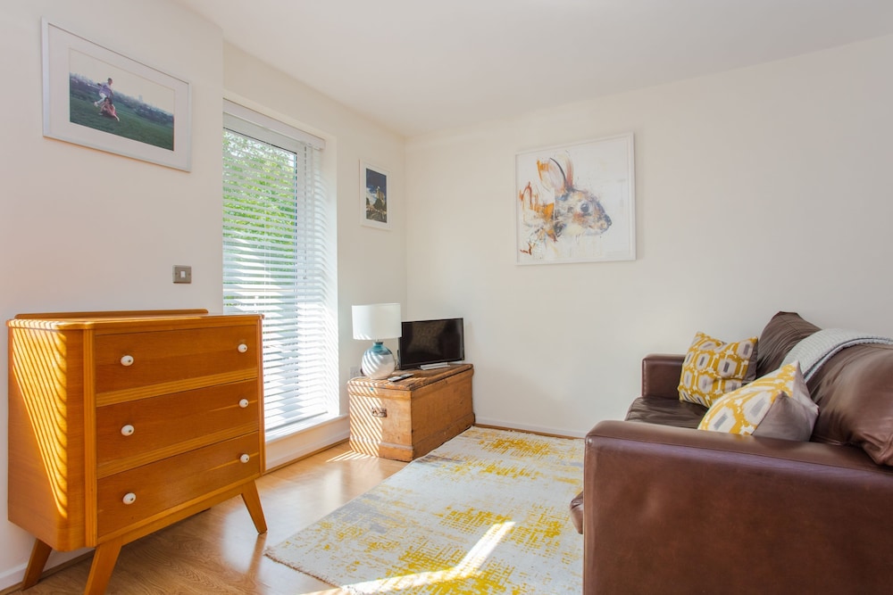 1 Bed with Balcony by Broadway Market & Columbia Road